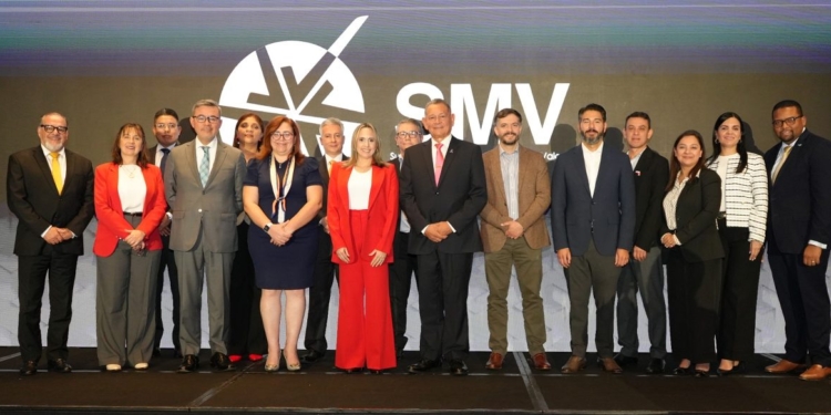 Delegación de la SIPEN durante su participación en el XIII Encuentro de Supervisores AIOS y el Diálogo Regional del BID, celebrados en Ciudad de Panamá del 5 al 7 de octubre de 202