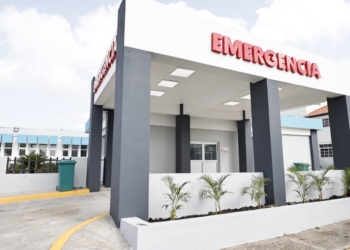 Fachada frontal emergencias de hospital capitalino en Santo Domingo