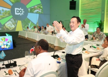 El viceministro de Turismo, Carlos Peguero, presentó al director general de la FAO, QU Dongyu, la visión estratégica del turismo dominicano como motor de seguridad alimentaria. (Fo